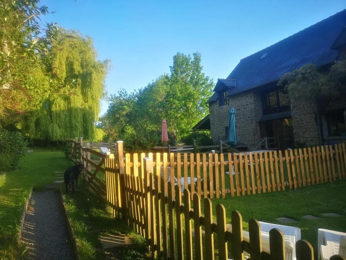 Gites Ferme De La Baie Roz-sur-Couesnon 0*,  France