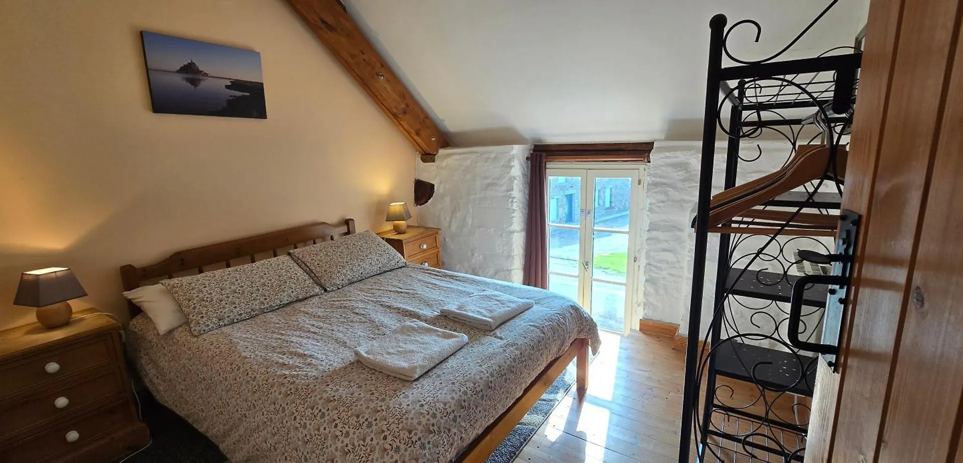 Holiday home Gites Ferme De La Baie Roz-sur-Couesnon
